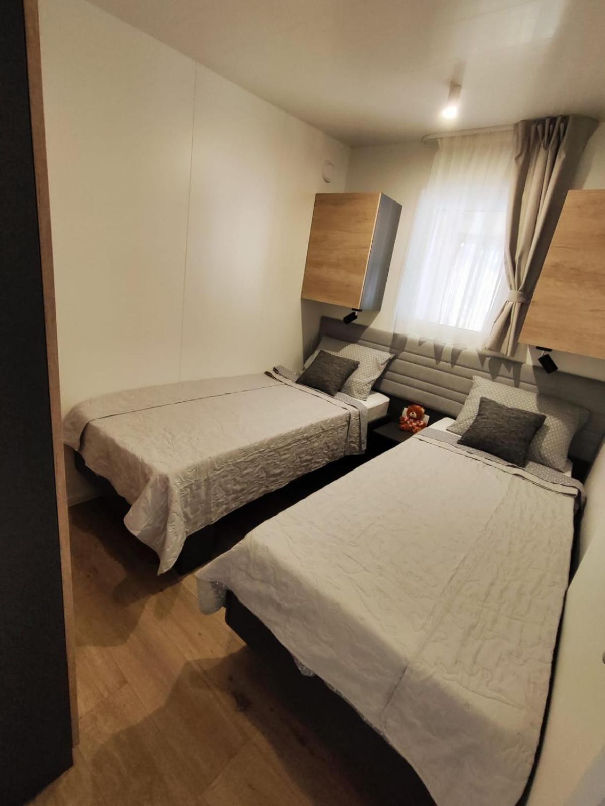 Mobile Home Kala Biograd Na Moru Eksteriør billede